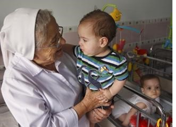 A Karak l'Italian Hospital offre assistenza alla gente più povera e disagiata, ma anche alla moltitudine di  persone rifugiate a causa delle guerra in Siria
